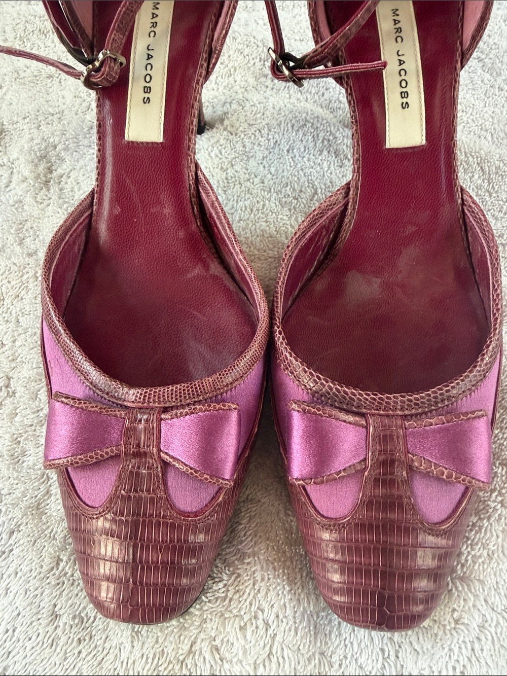 Vintage Marc Jacobs Brand New Pink Satin and Burgundy Leather Bow Pumps - Picture 3 of 7